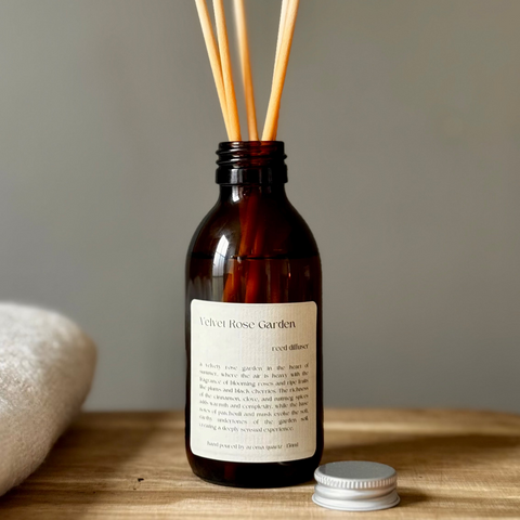 Velvet Rose Garden: Reed Diffuser