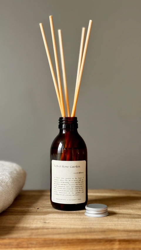 Velvet Rose Garden: Reed Diffuser